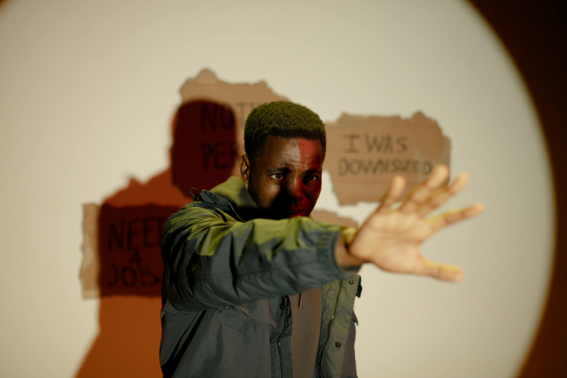 European traders react to sharp stock market declines amid geopolitical tensions and rising oil prices.