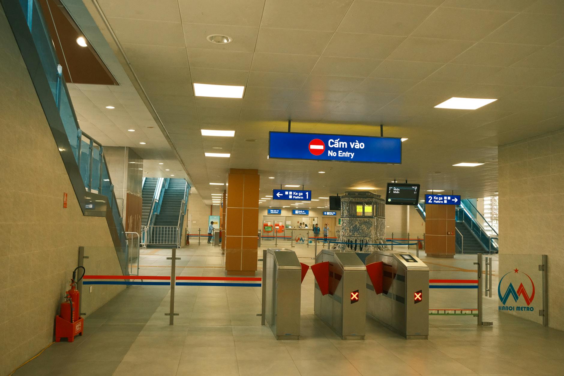 Passengers enter the Moscow metro during a payment disruption as debate intensifies over Russia’s VPN blocking and its effect on digital services.