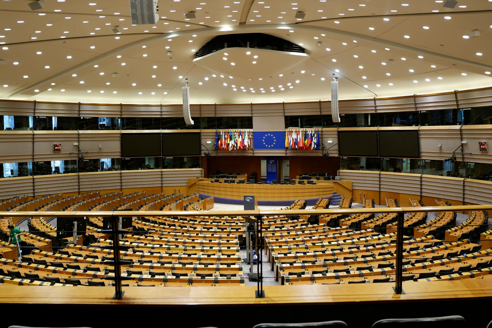 Ukrainian and European Union flags are displayed during diplomatic talks on Ukraine’s path toward EU membership.