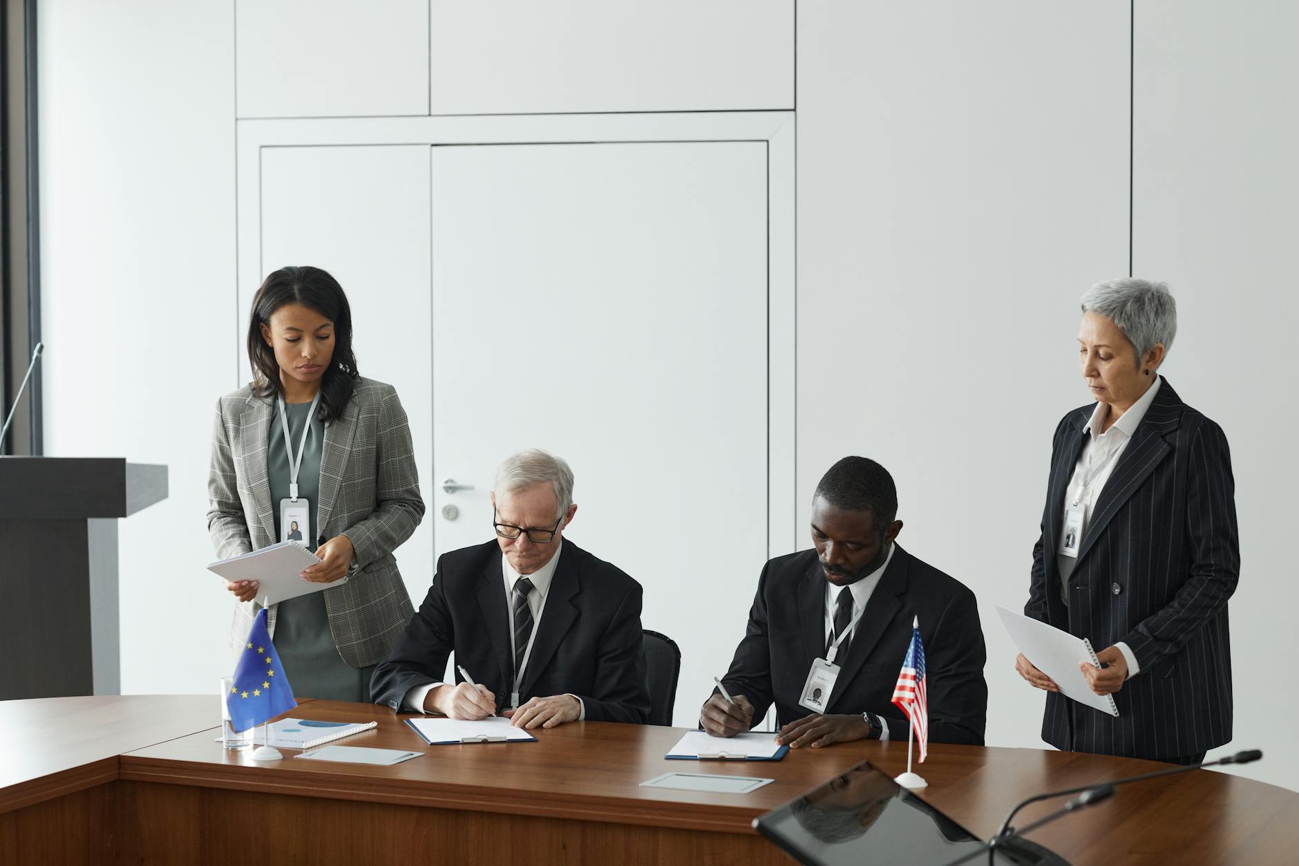 EU and U.S. trade officials meet in Brussels during negotiations over tariffs and industrial trade measures.