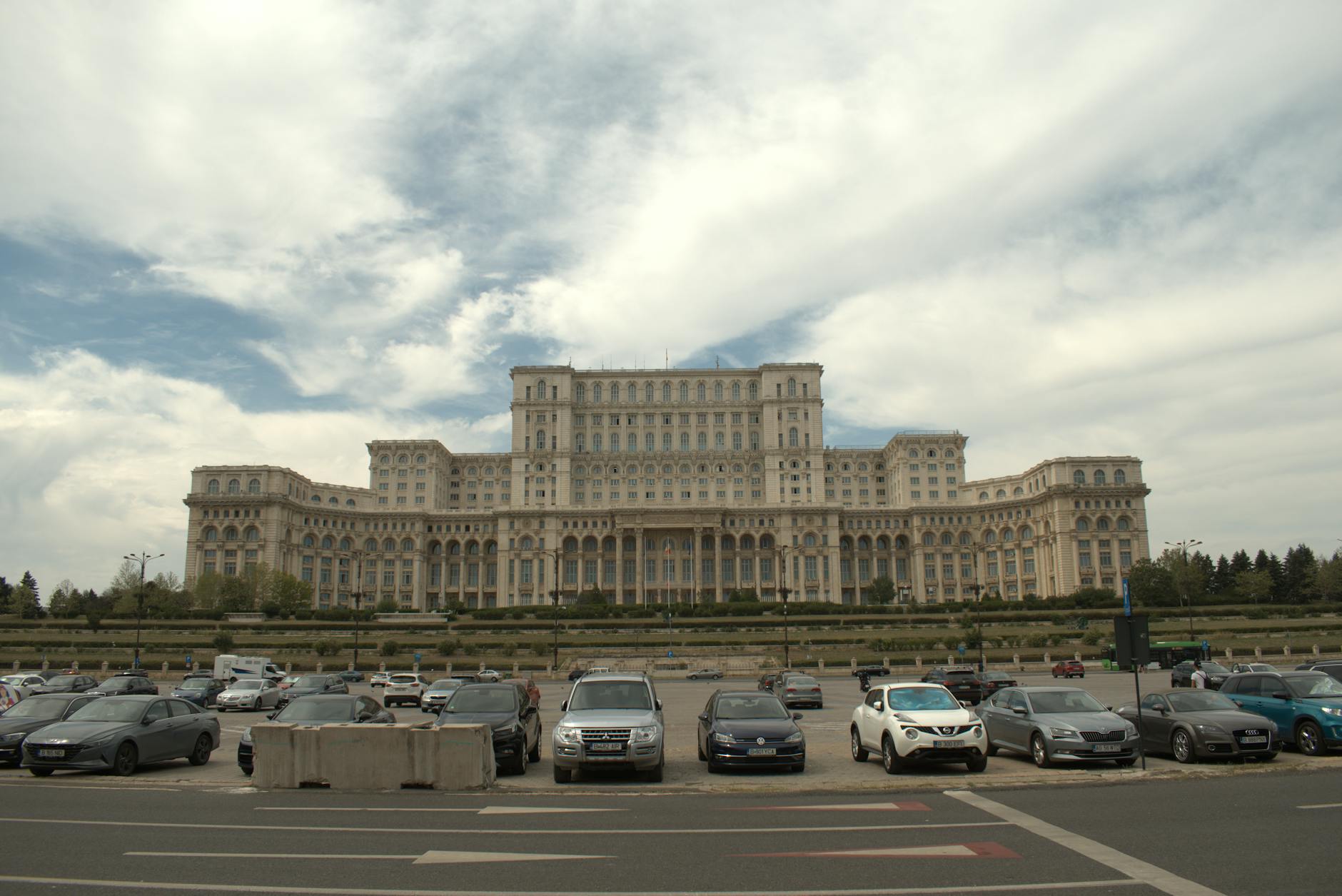 Romanian political leaders and officials gather outside government buildings in Bucharest amid a coalition collapse and rising political uncertainty.