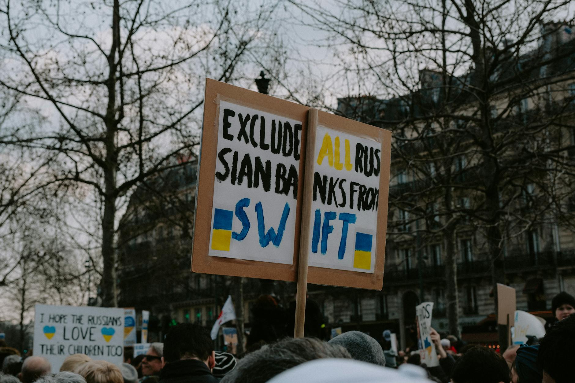 Swiss and European officials discuss expanded sanctions measures linked to Russia and Belarus.
