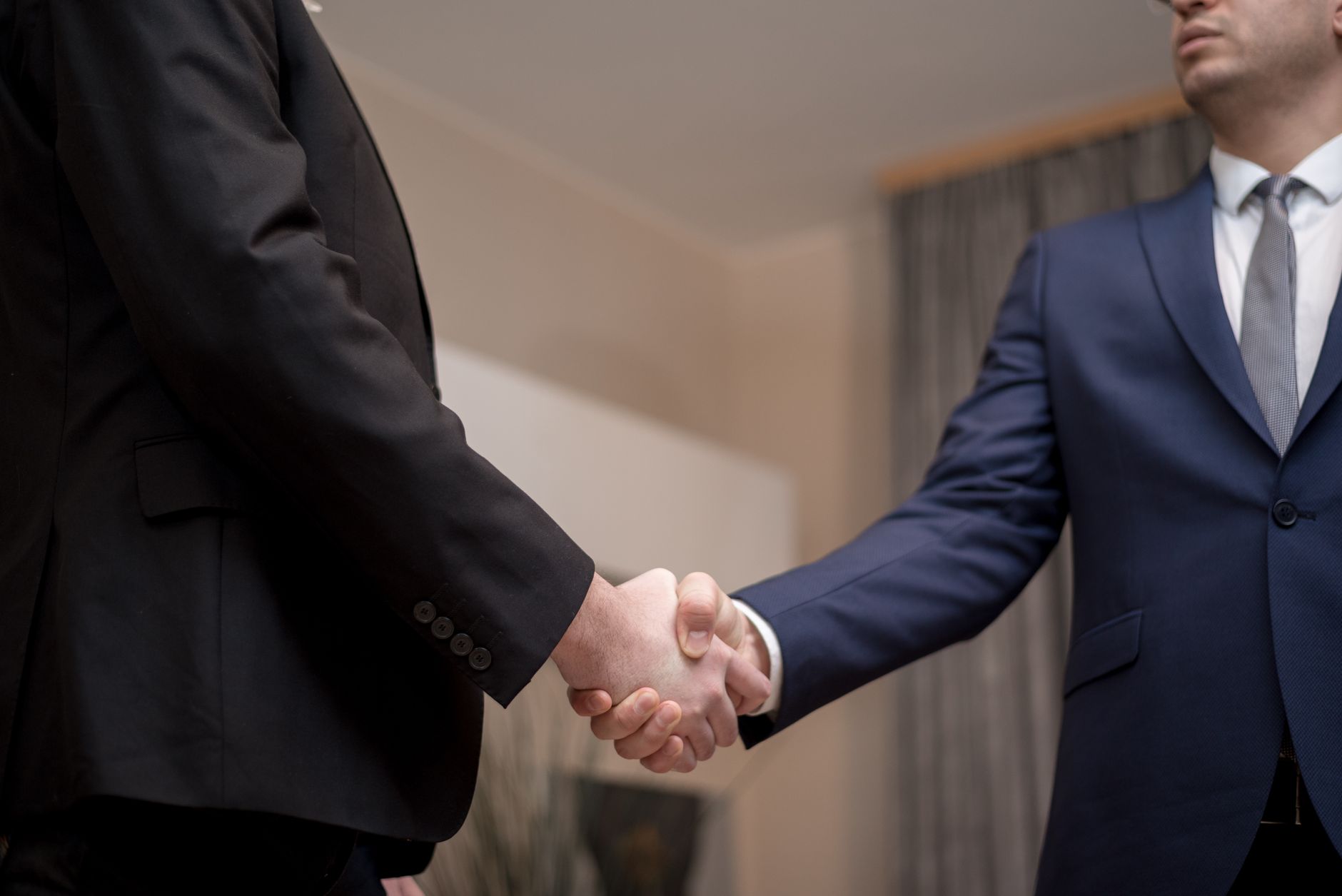 World leaders and diplomats gathered in a formal G7 summit setting as negotiations continue over agenda coordination and transatlantic cooperation.