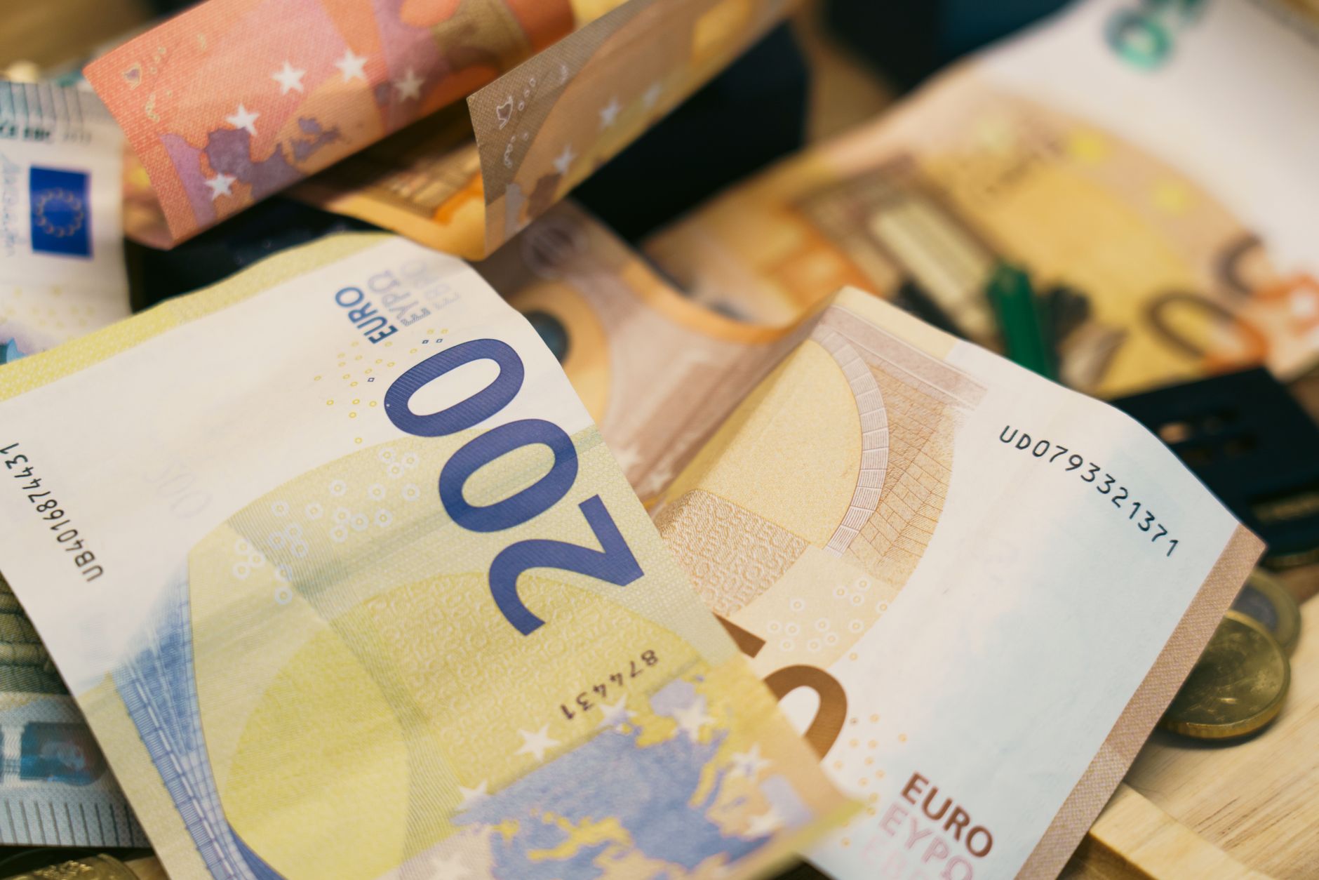 European officials in discussion at a financial policy forum on joint debt issuance.