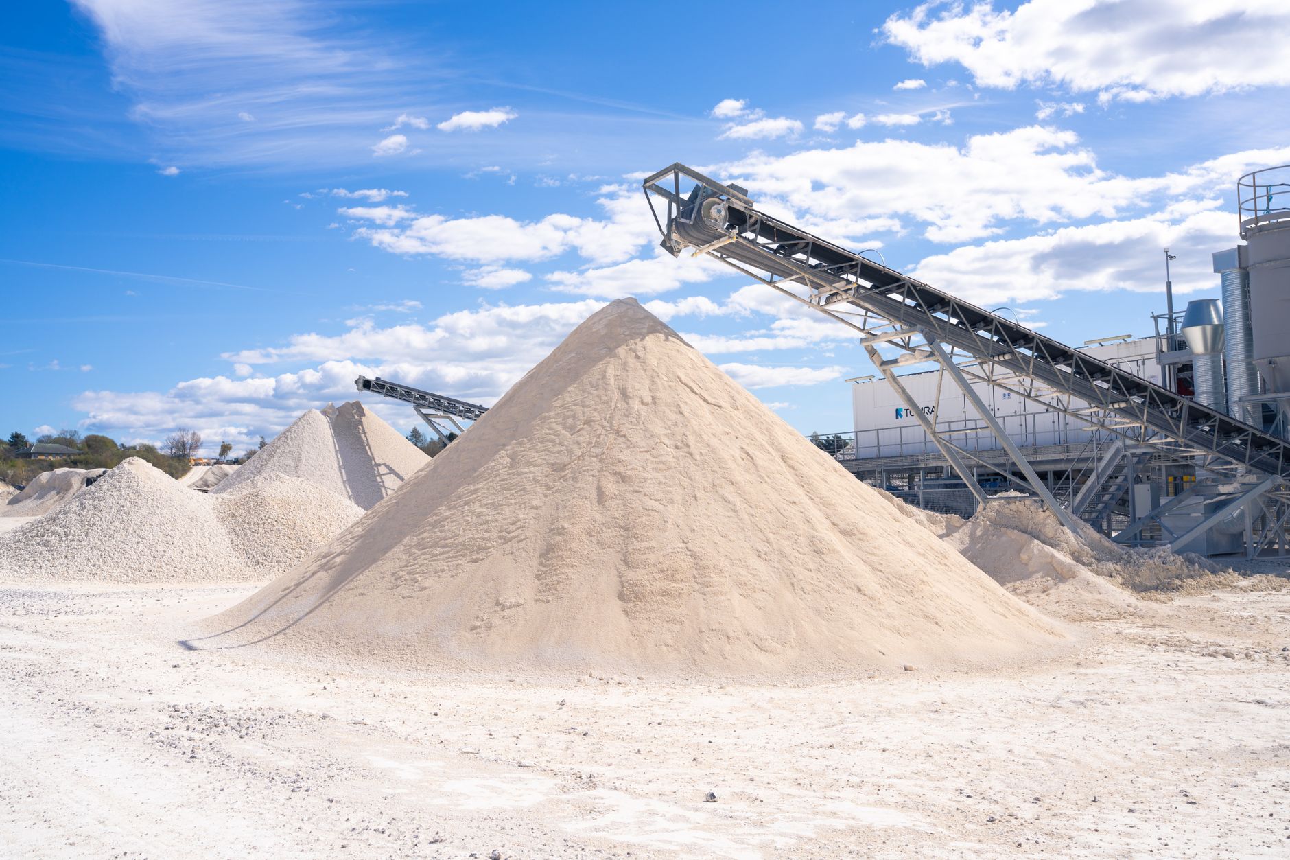 European Commission representatives discuss new critical raw materials projects aimed at strengthening European supply chains.